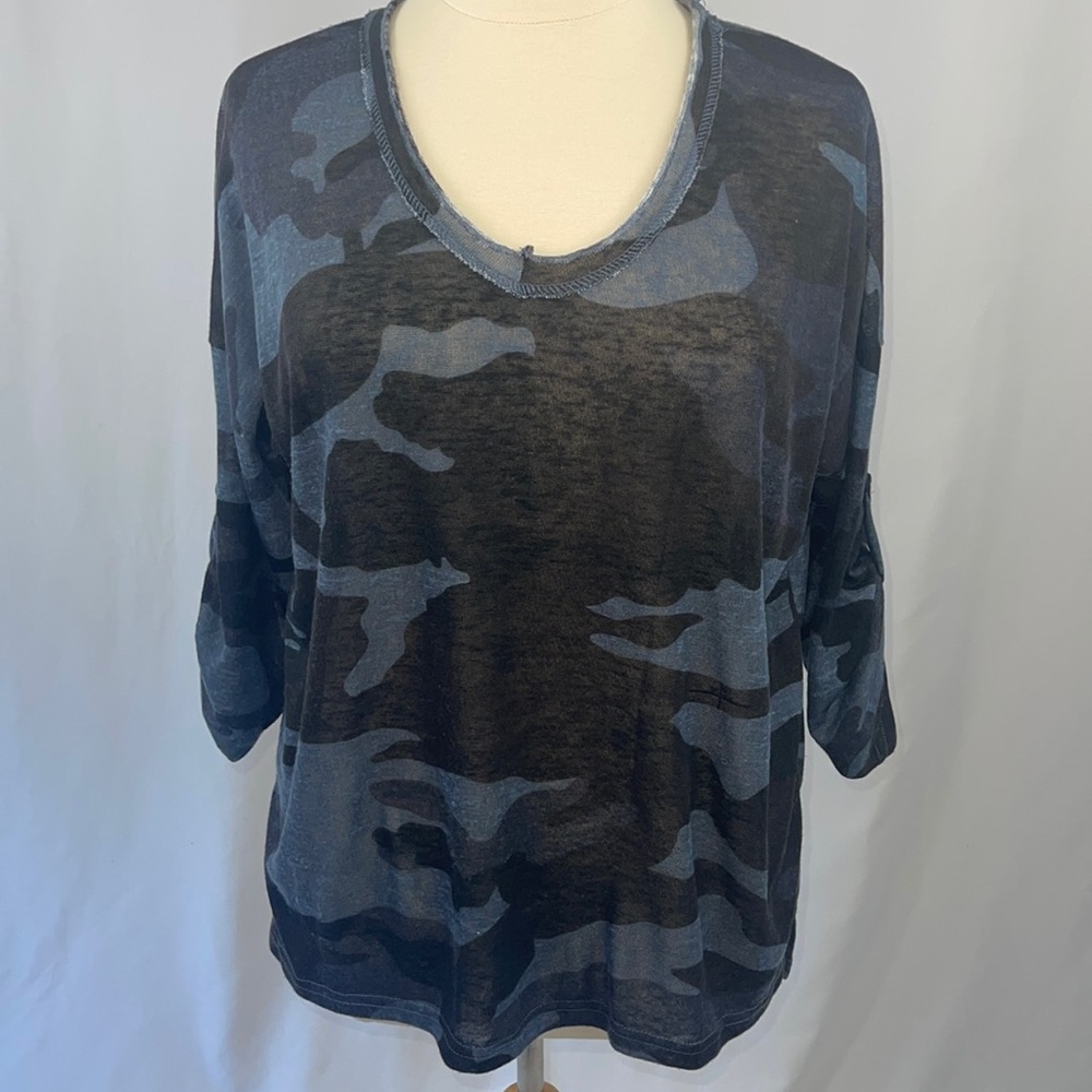 Indigo Thread Company Camo 3/4 sleeve roll tab sleeves, hi to low hem - XL